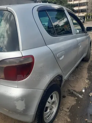 Toyota Vitz 2001 Silver