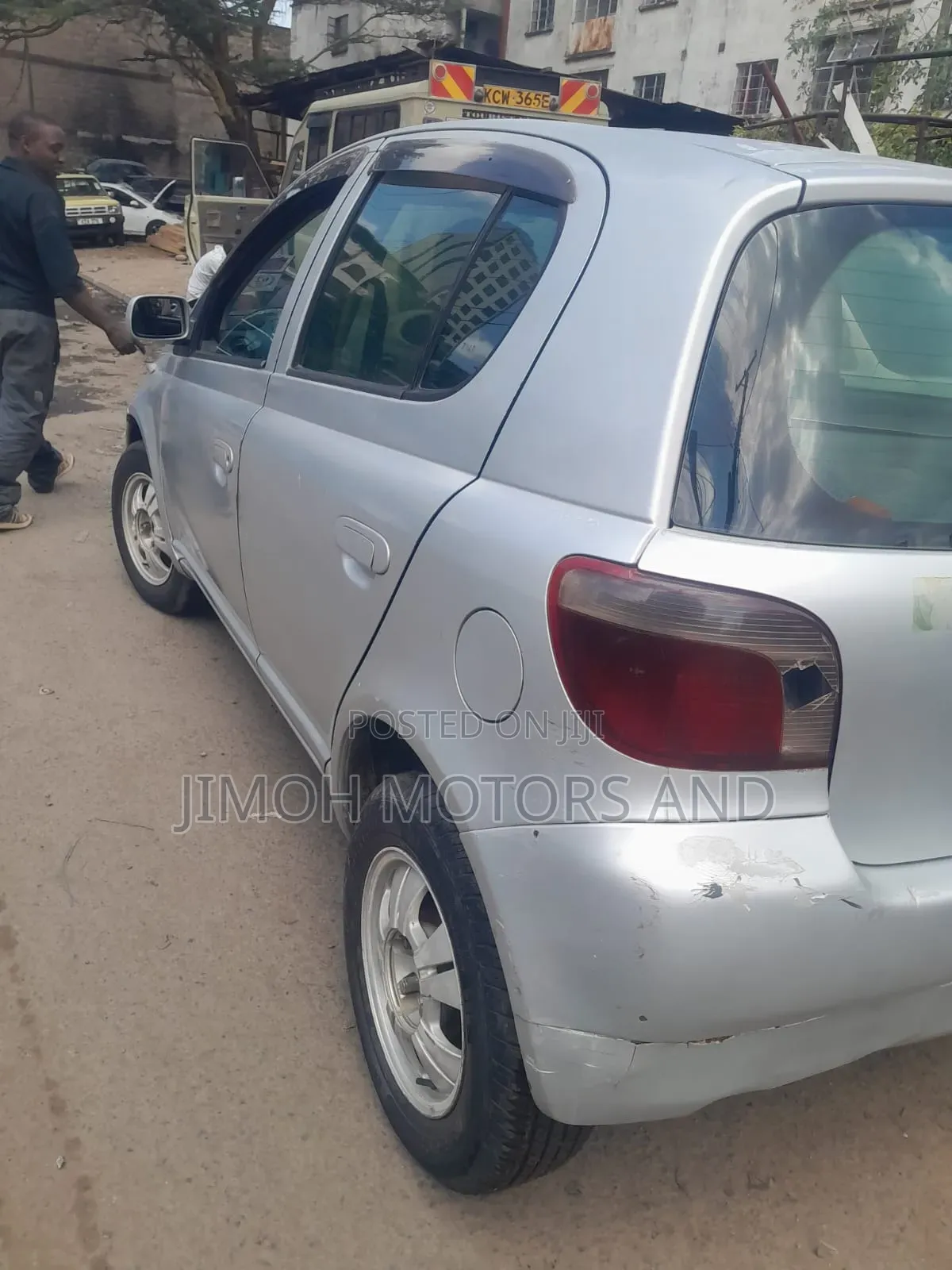 Toyota Vitz 2001 Silver
