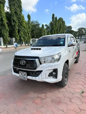 Toyota Hilux 2014 White