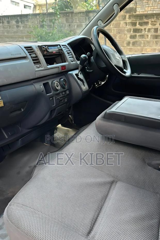 Toyota HiAce 2015 White - thumbnail 7
