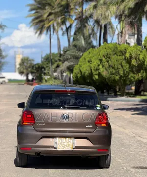 Volkswagen Polo 2015 Brown