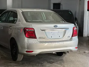 Toyota Axio 1.5 Hybrid 2WD 2020 Silver