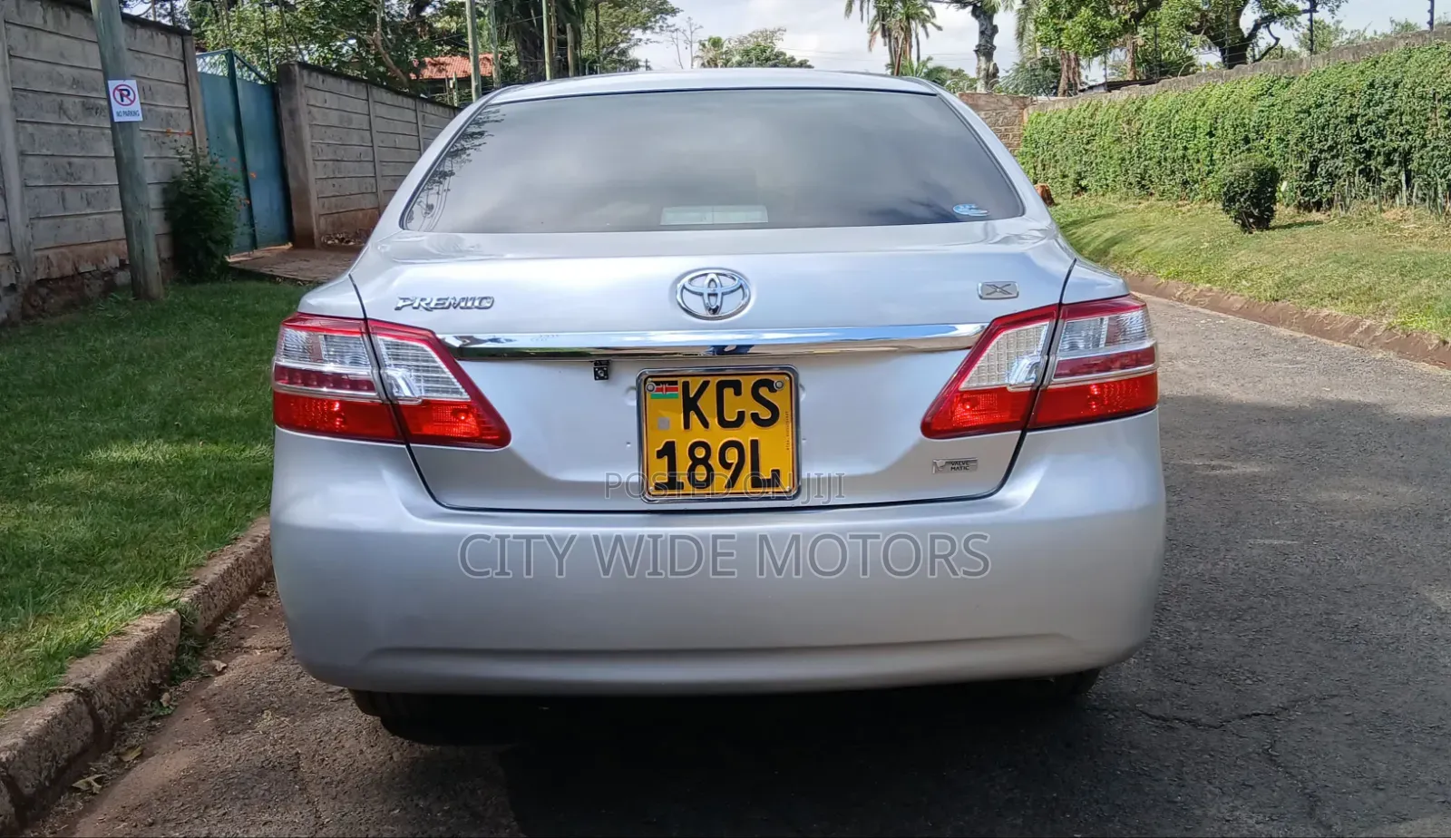 Toyota Premio 2013 Silver