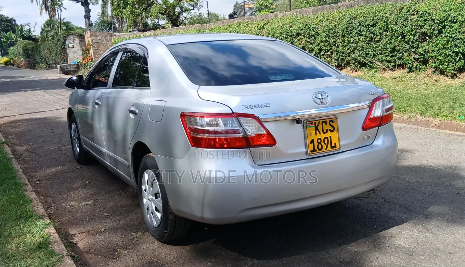 Toyota Premio 2013 Silver