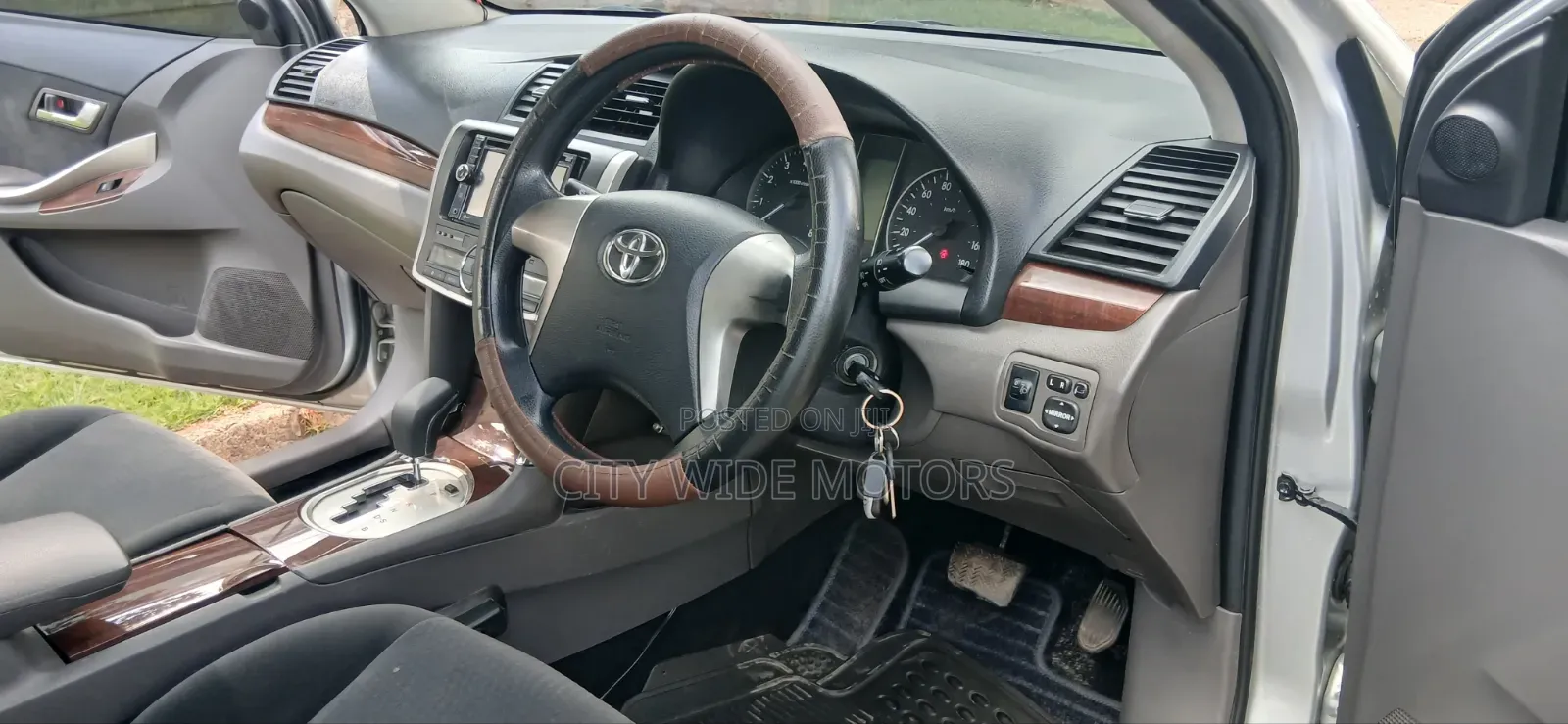 Toyota Premio 2013 Silver