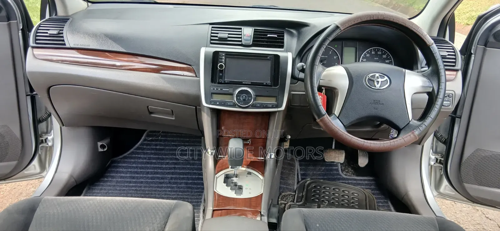 Toyota Premio 2013 Silver