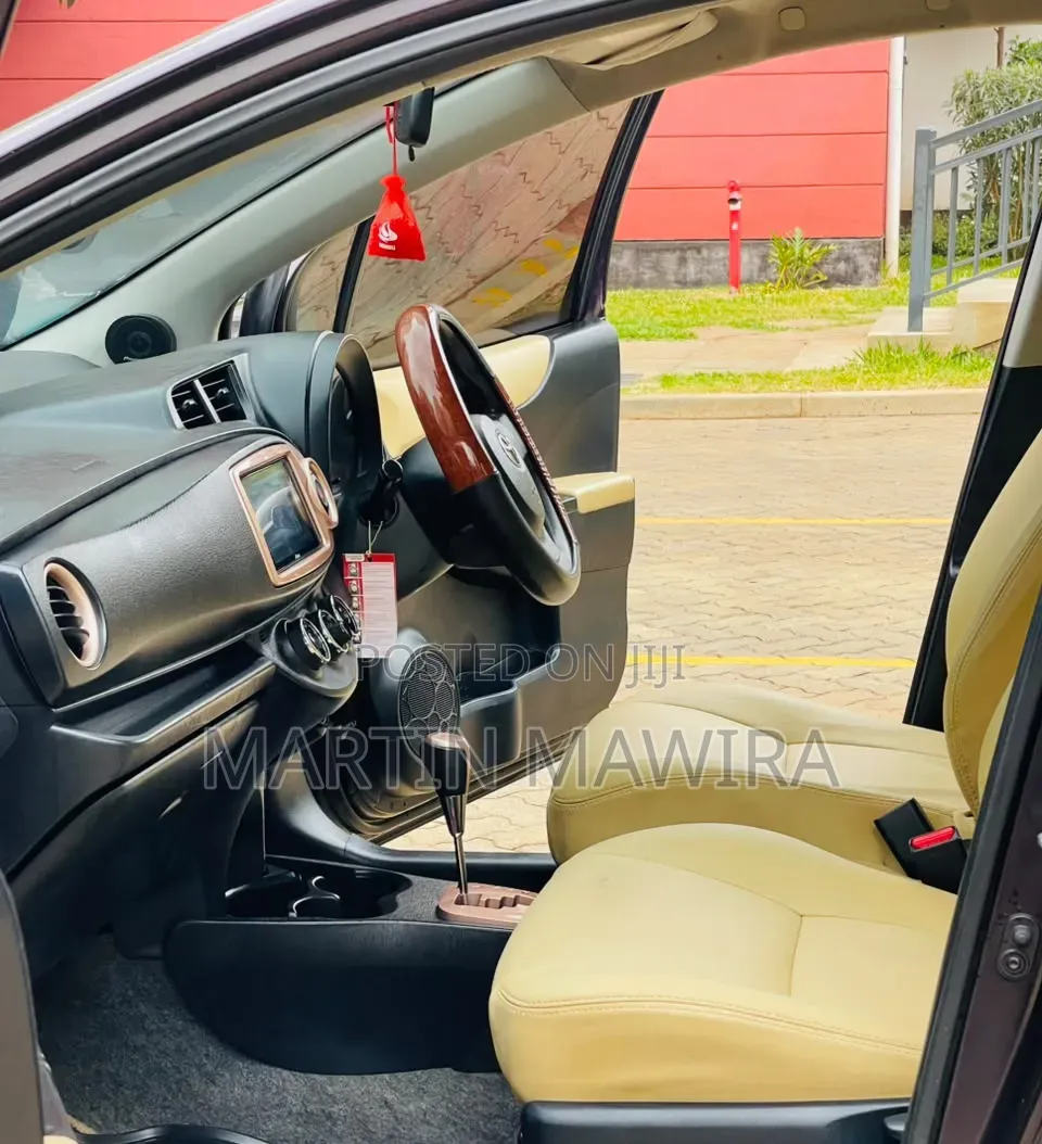 Toyota Vitz 2013 Gray