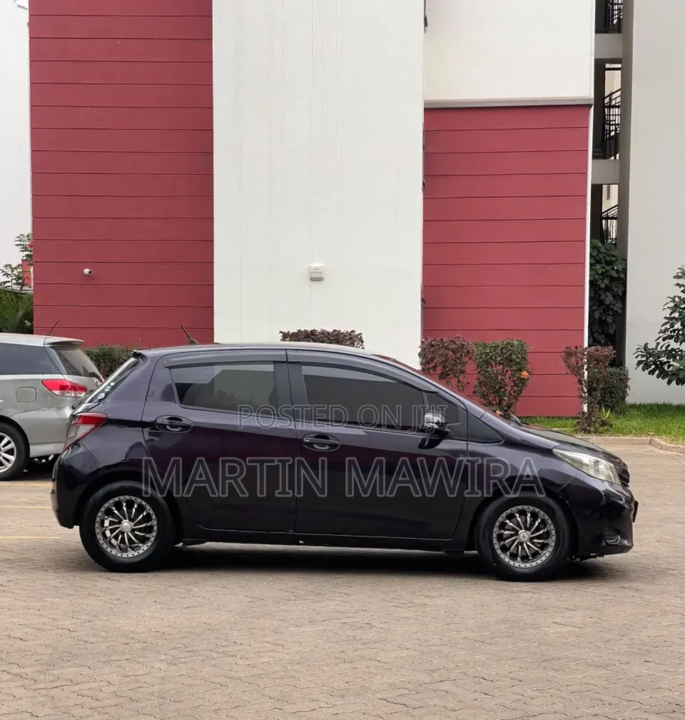 Toyota Vitz 2013 Gray