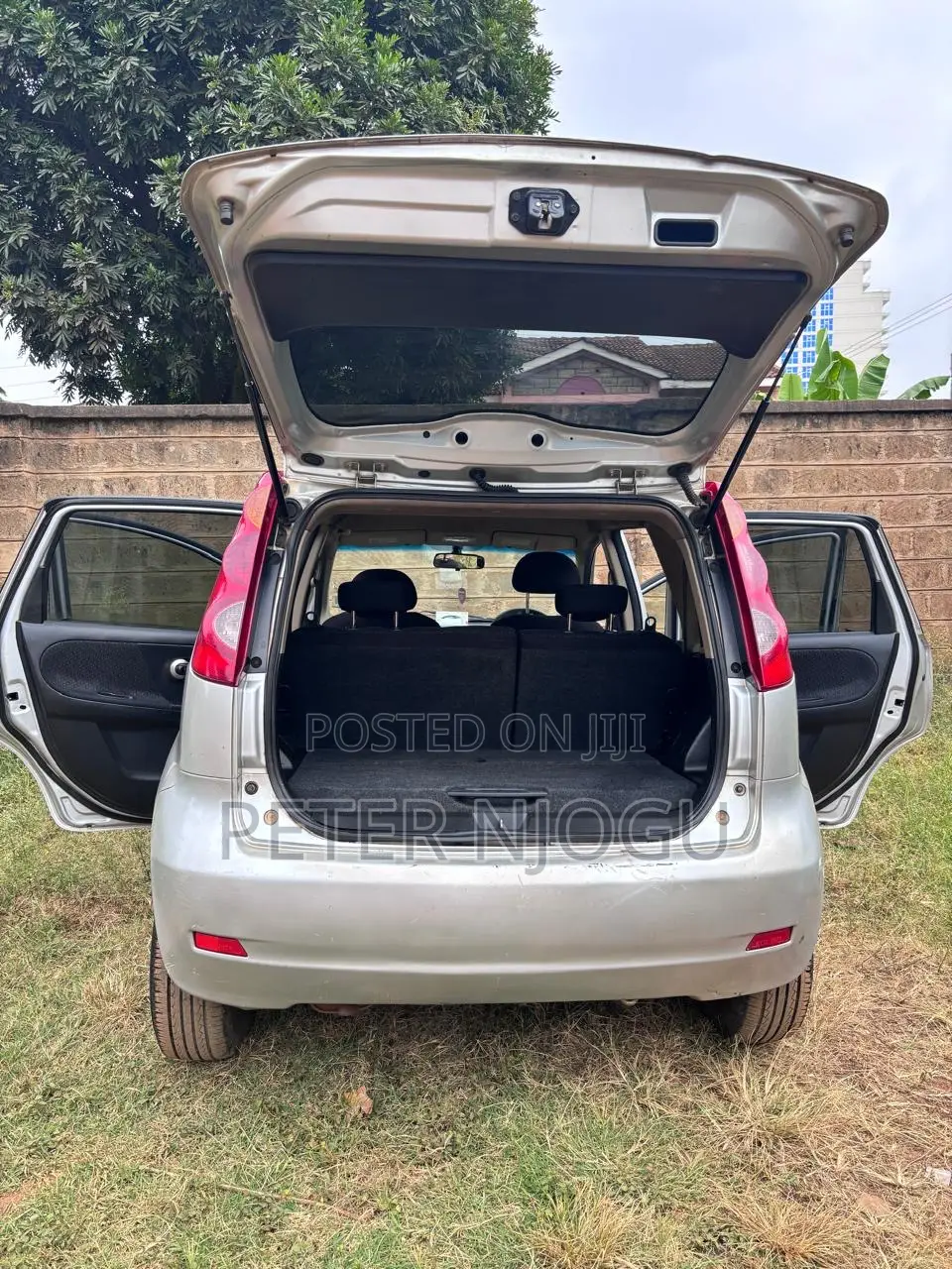 Nissan Note 2011 Brown