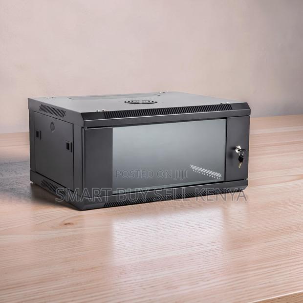Enterprise-Class Lockable Glass Front Door 9u Wall Mount Data Cabinet