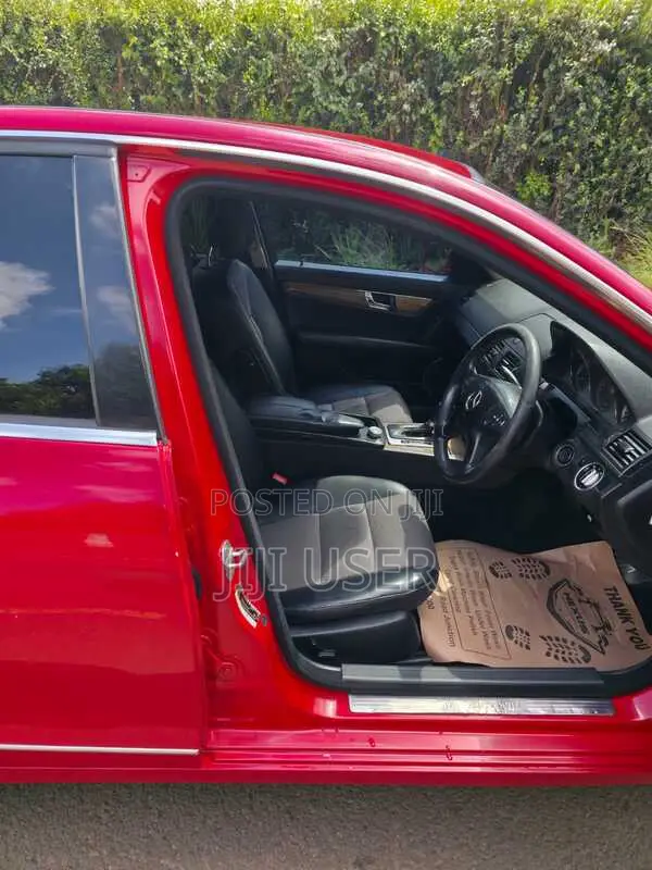 Mercedes-Benz C200 2010 Red