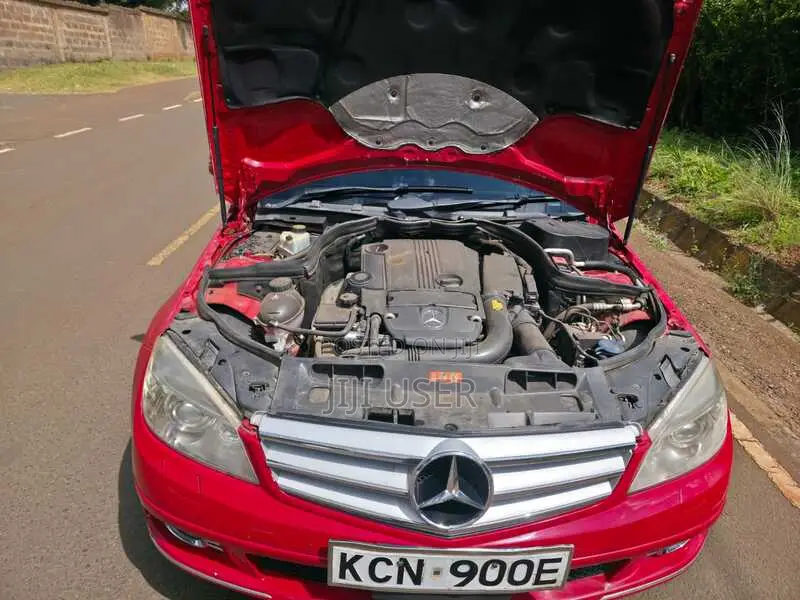 Mercedes-Benz C200 2010 Red