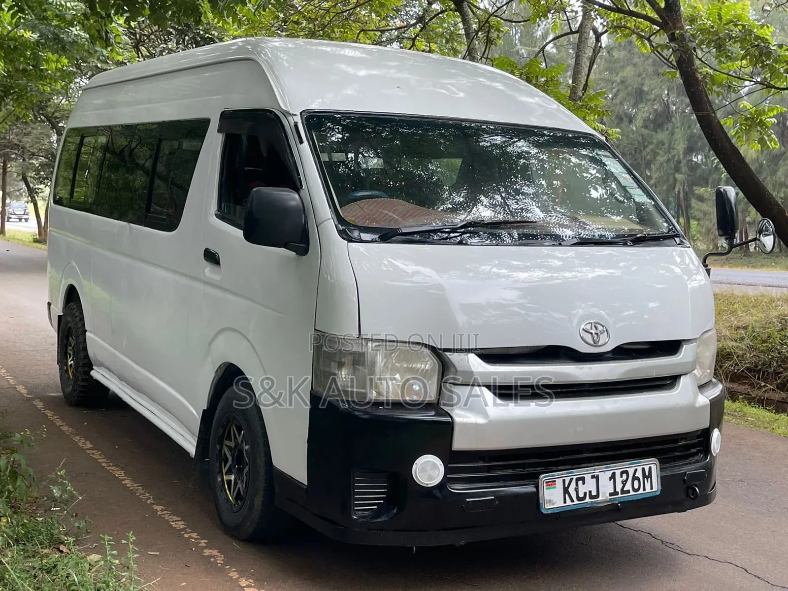 Toyota HiAce 2011 White