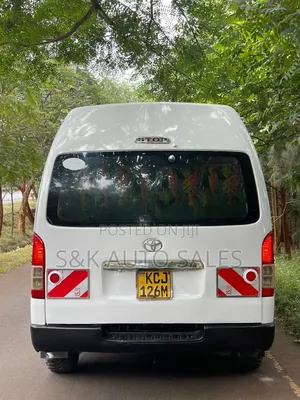 Toyota HiAce 2011 White