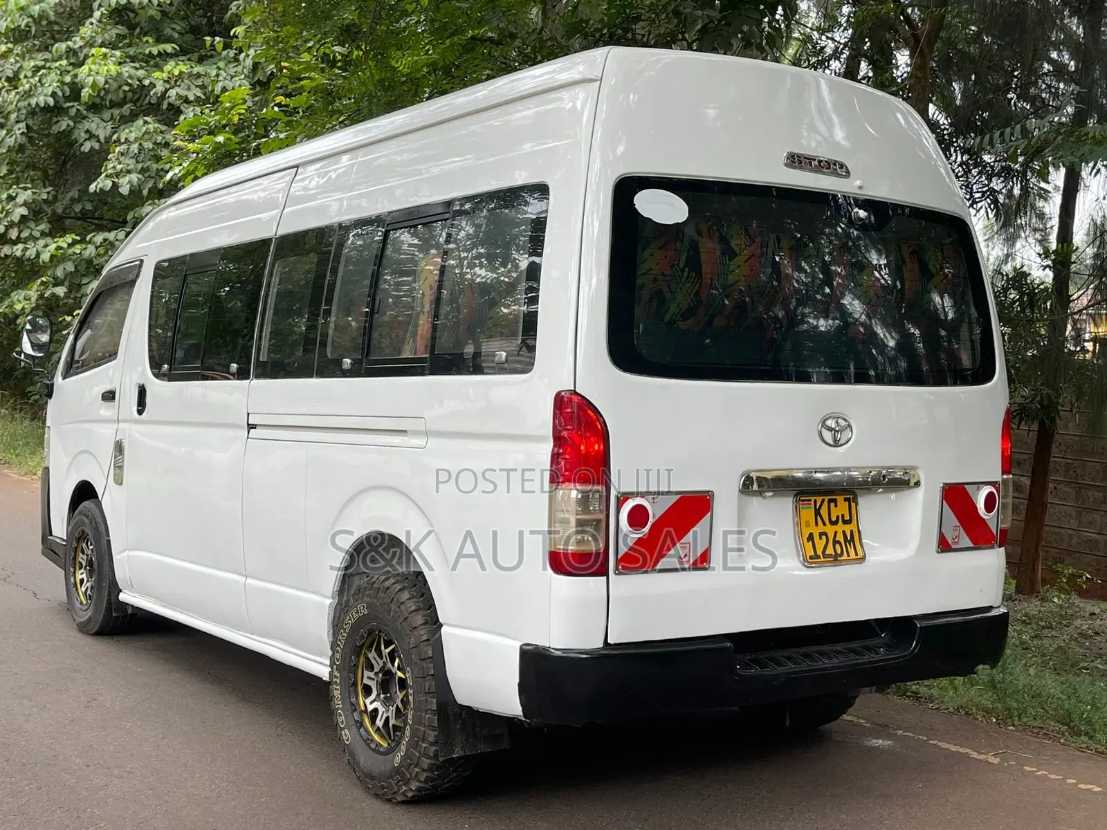 Toyota HiAce 2011 White