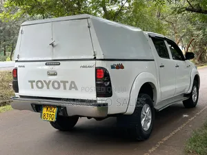Toyota Hilux 2014 White