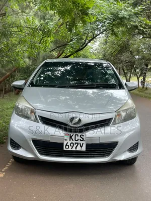 Toyota Vitz 2011 Silver