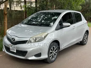 Toyota Vitz 2011 Silver