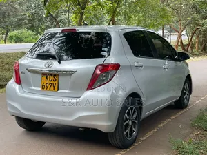 Toyota Vitz 2011 Silver