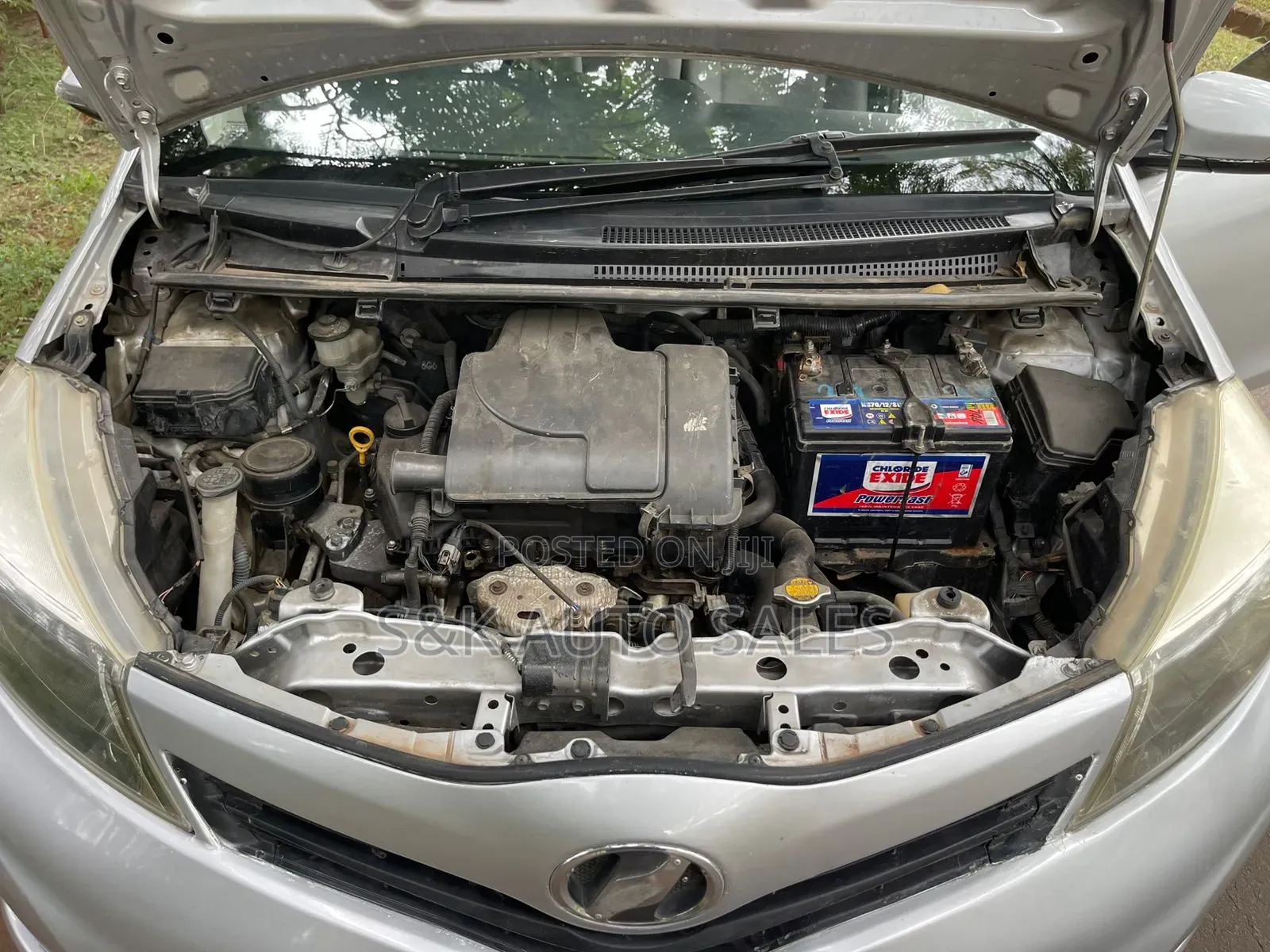 Toyota Vitz 2011 Silver