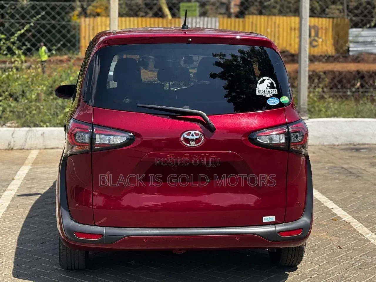 Toyota Sienta 2020 Red