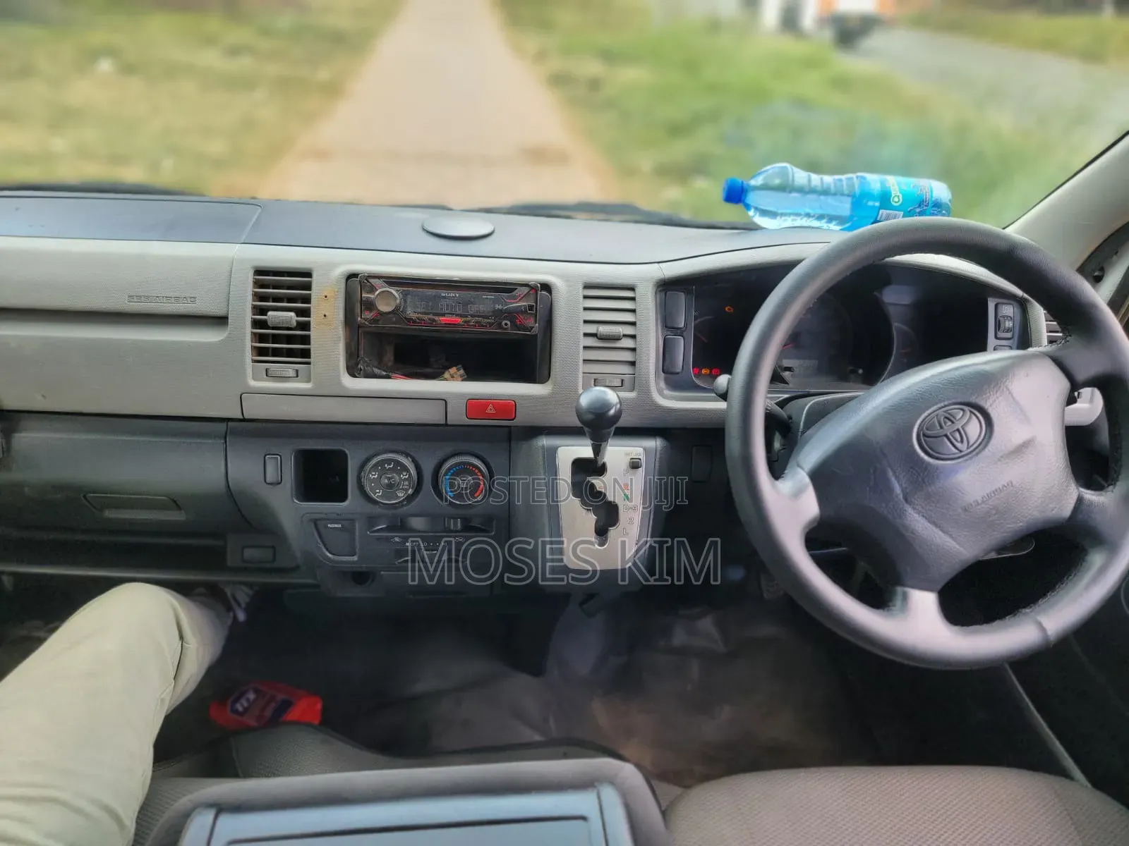 Toyota HiAce 2015 White