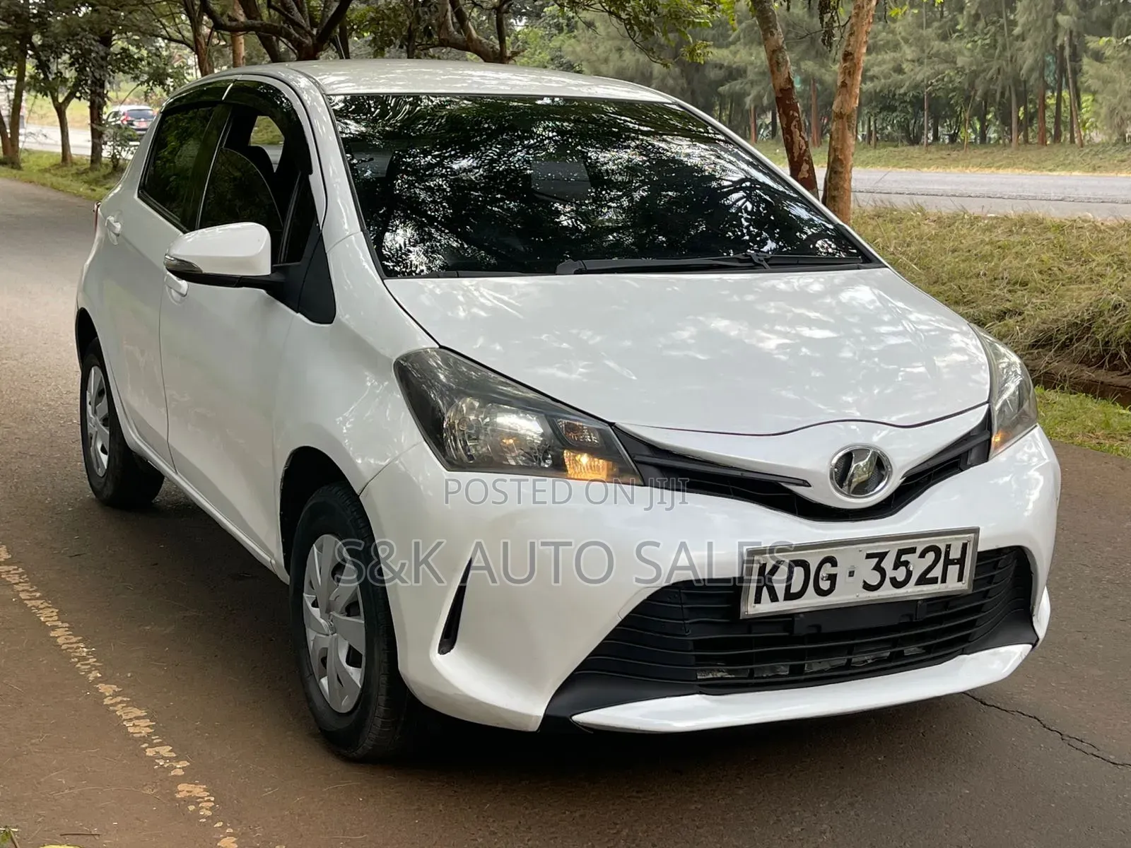 Toyota Vitz 2014 White