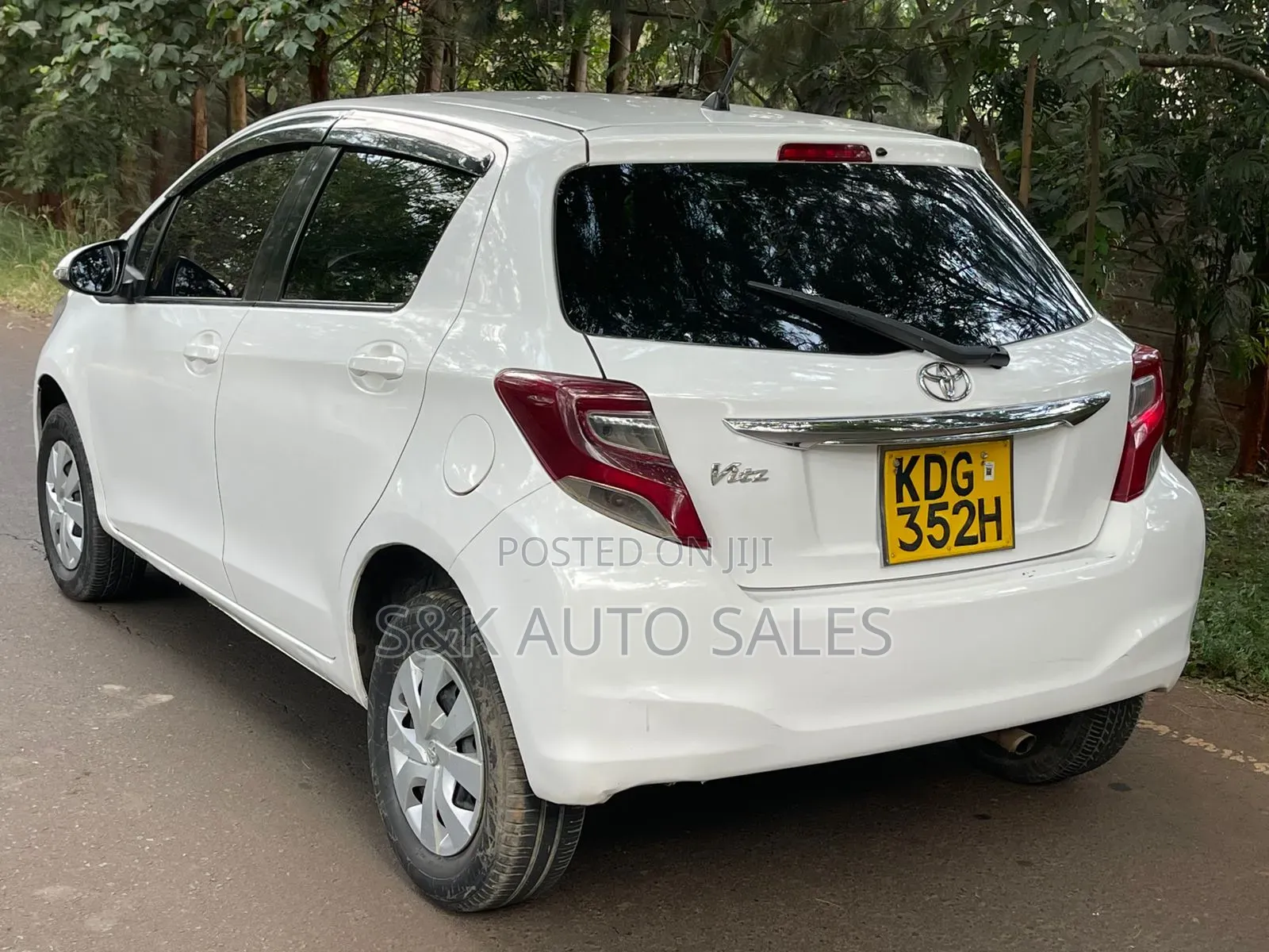 Toyota Vitz 2014 White