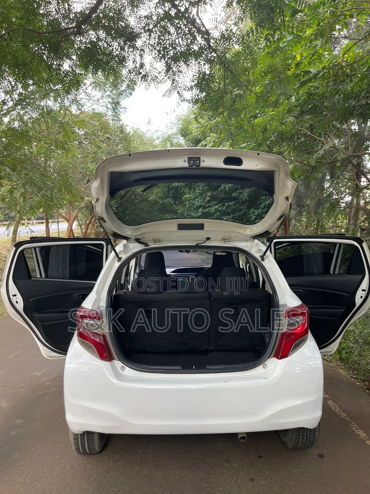 Toyota Vitz 2014 White