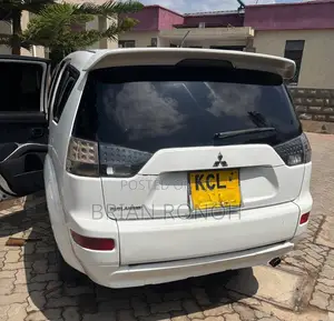 Mitsubishi Outlander 2011 White