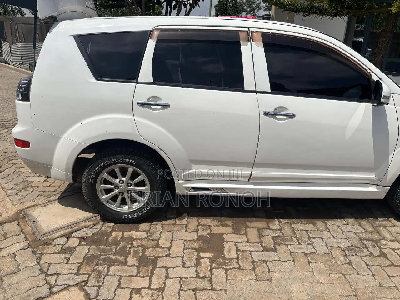 Mitsubishi Outlander 2011 White