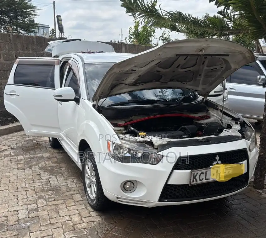 Mitsubishi Outlander 2011 White