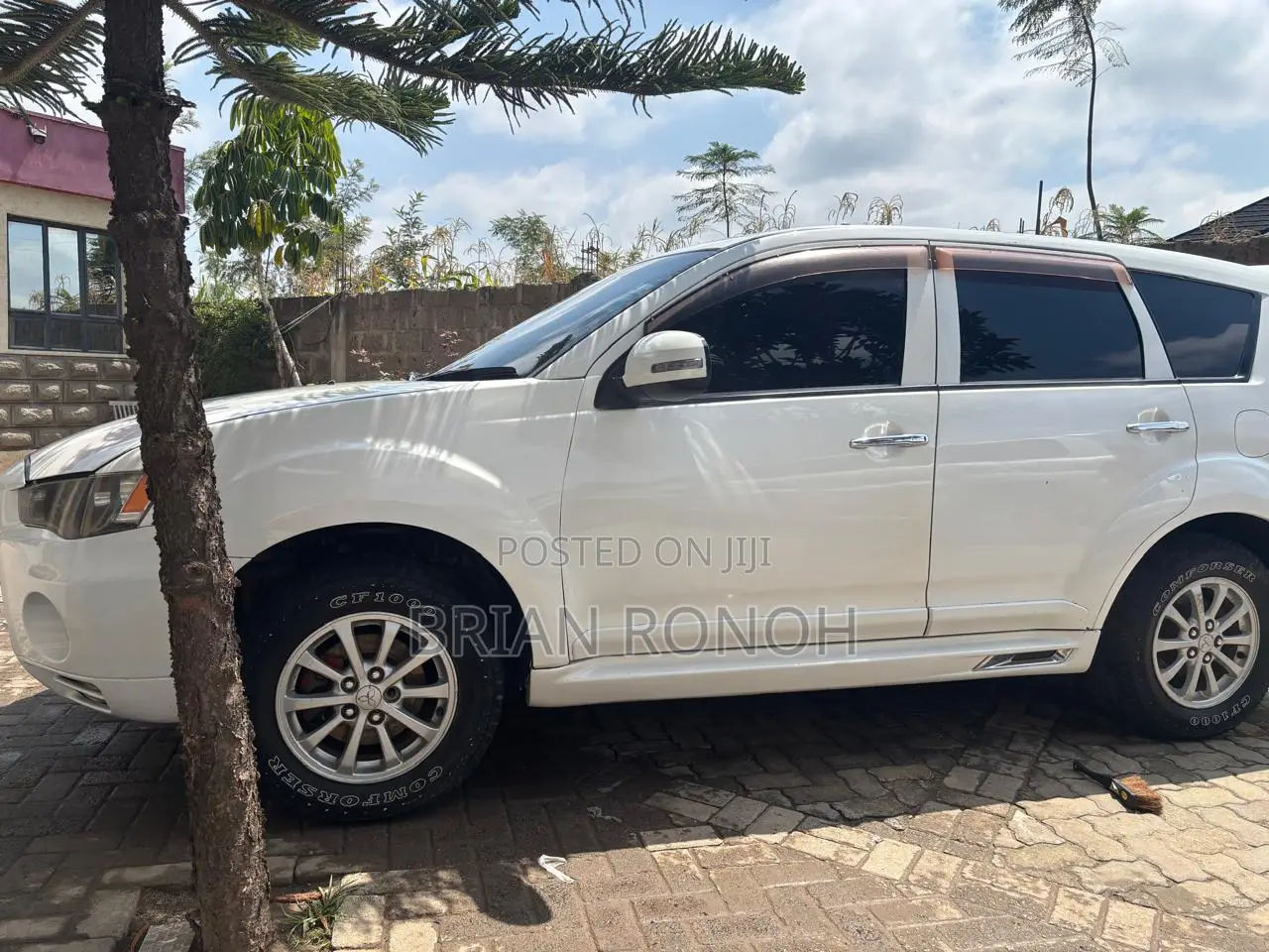 Mitsubishi Outlander 2011 White