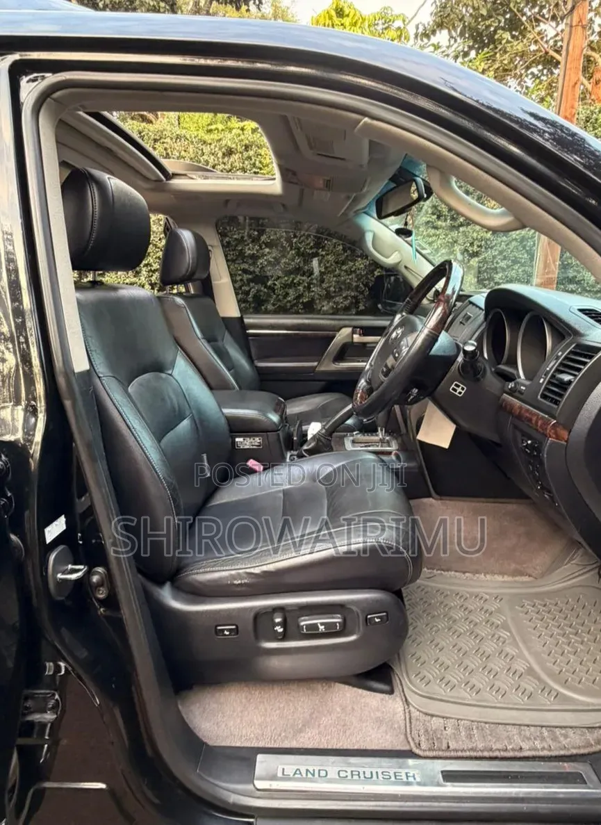 Toyota Land Cruiser 2011 Black