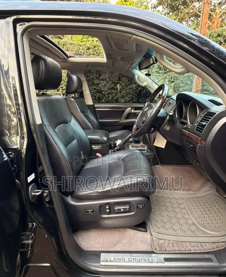 Toyota Land Cruiser 2011 Black