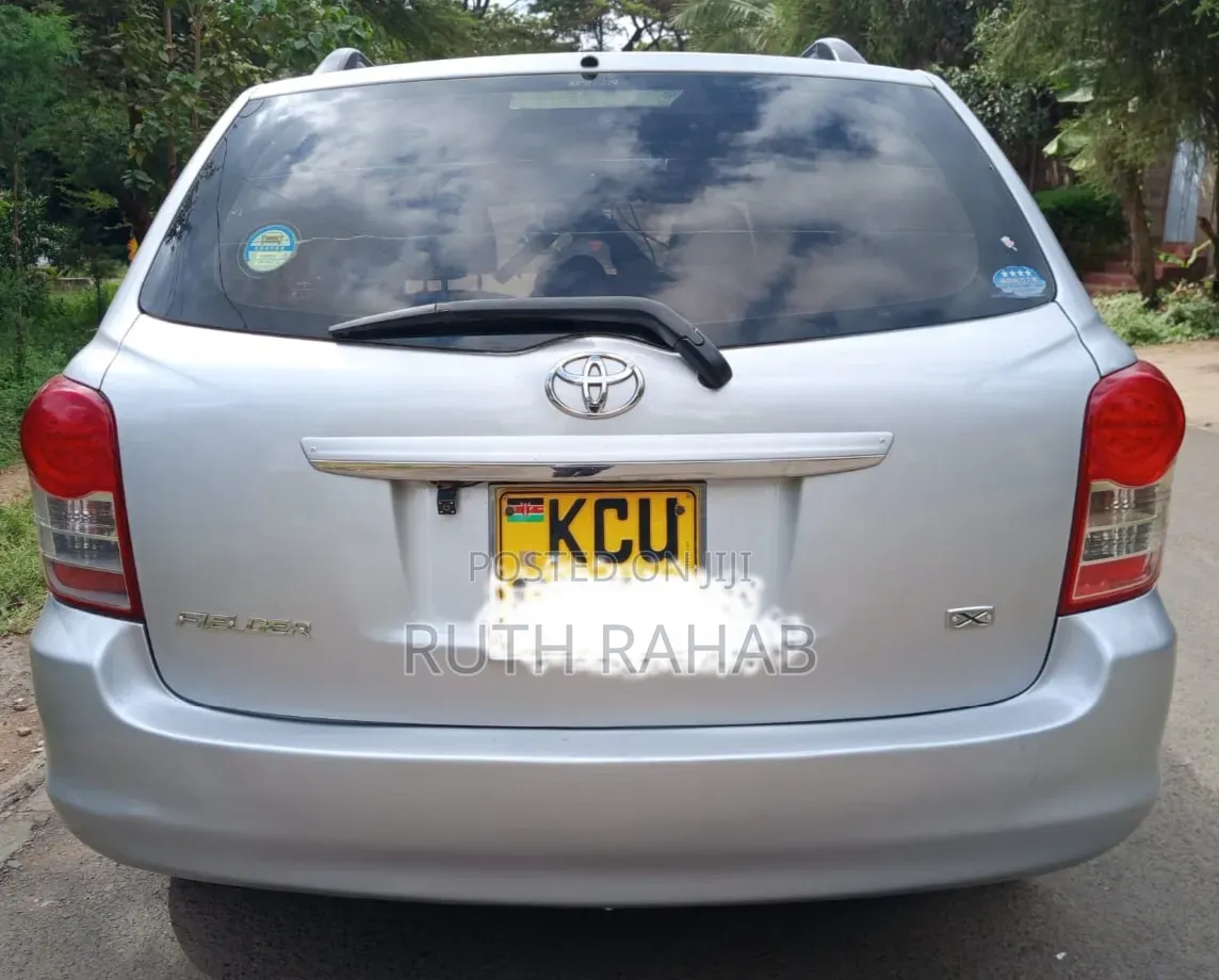 Toyota Corolla Fielder 2012 Silver