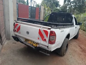 Isuzu D-MAX 2012 White