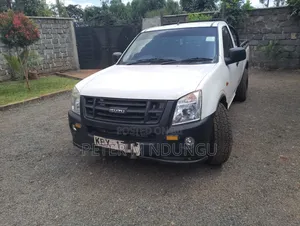 Isuzu D-MAX 2012 White