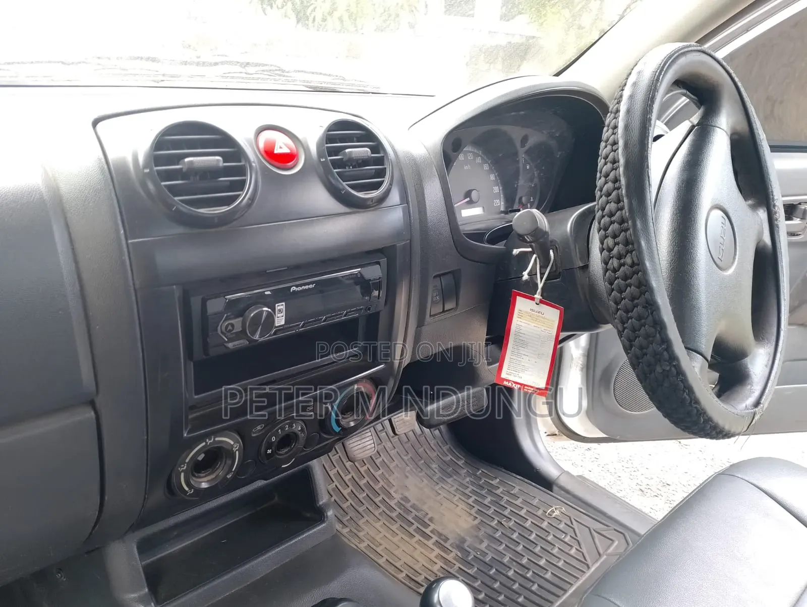 Isuzu D-MAX 2012 White
