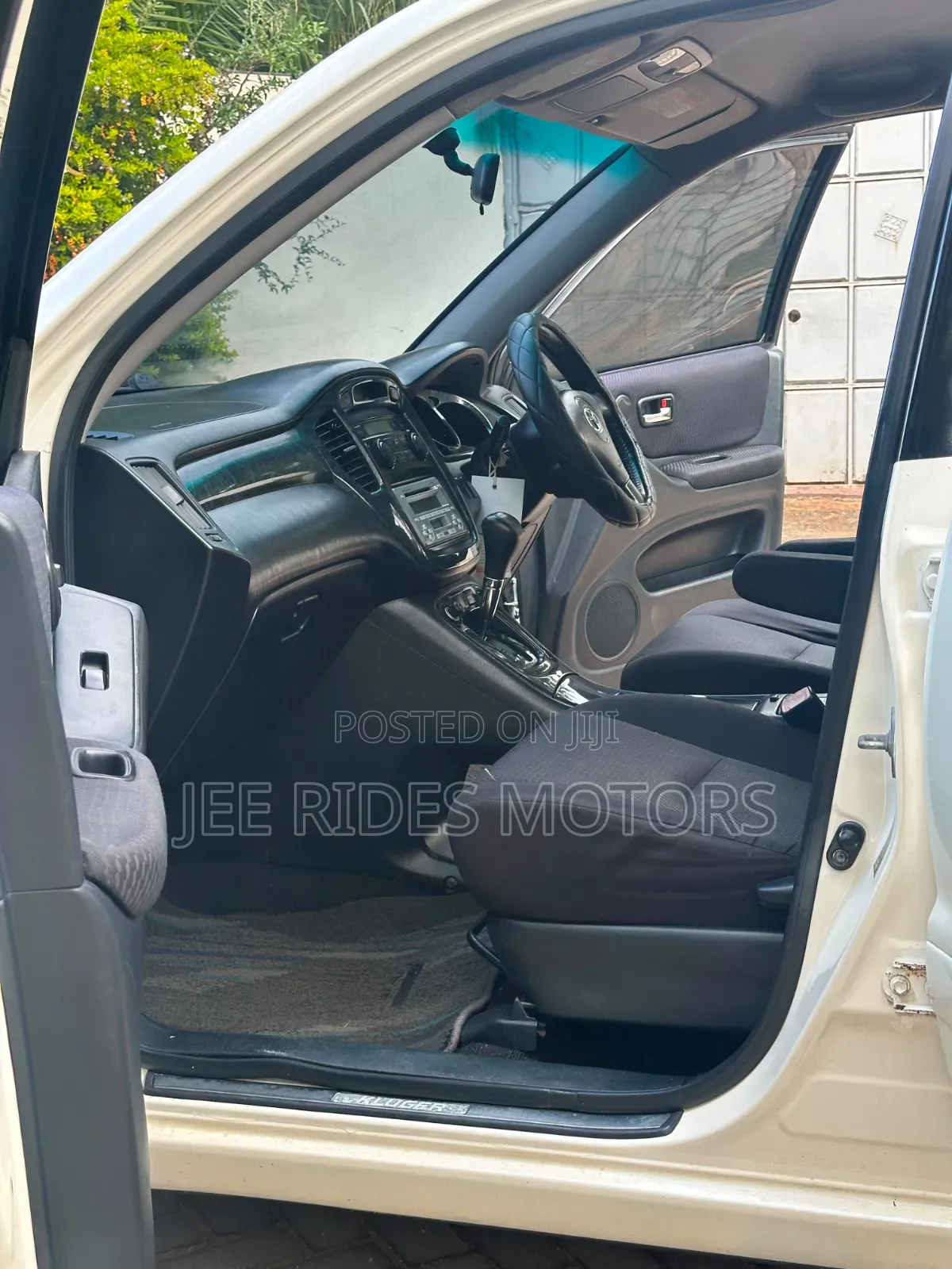 Toyota Kluger 2004 White