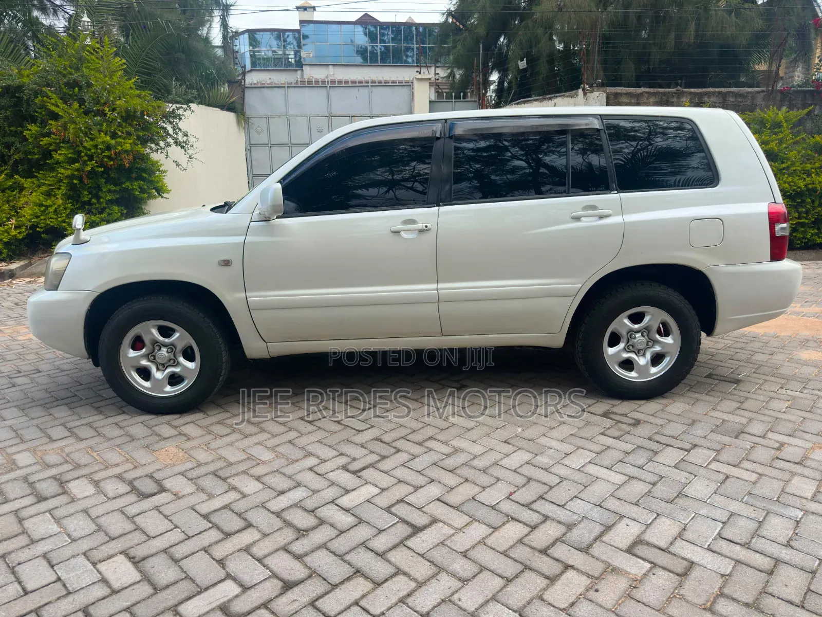 Toyota Kluger 2004 White