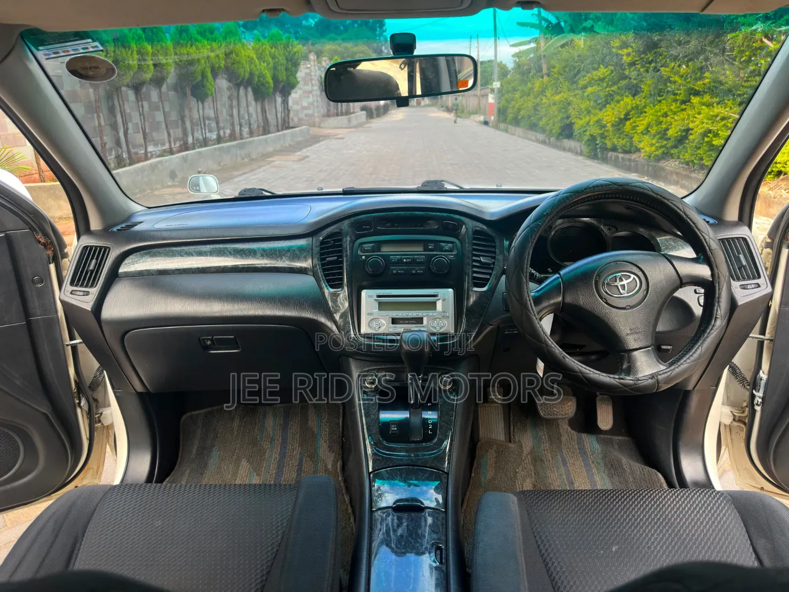 Toyota Kluger 2004 White
