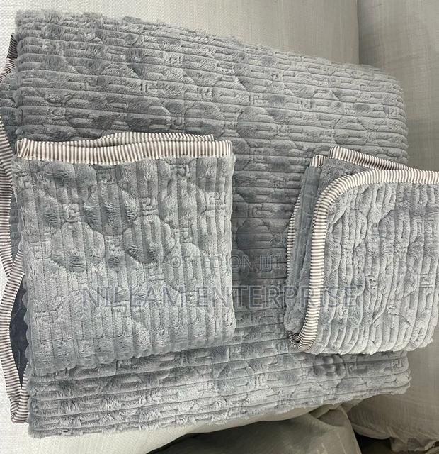 Quality Smooth Luxury Ultra Warm Weighted Bed Covers* - thumbnail 7