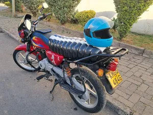 Bajaj Boxer 125 2025 Red