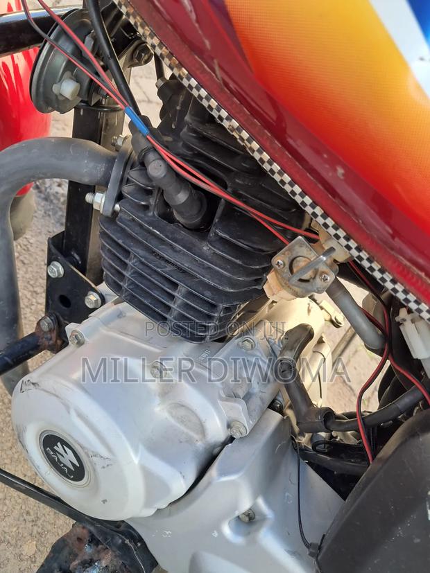 Bajaj Boxer 125 2025 Red - thumbnail 12