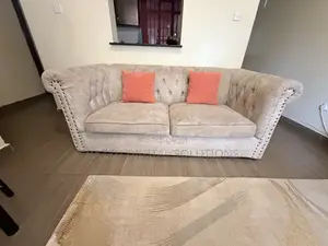 Elegant 5-Seater Chesterfield Sofa Set – Gently Used
