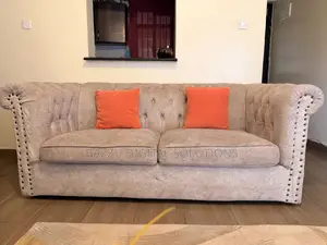 Elegant 5-Seater Chesterfield Sofa Set – Gently Used