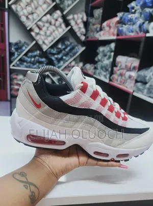 Airmax 95 Comet Red
Sizes : 40-45