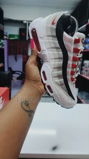 Airmax 95 Comet Red
Sizes : 40-45