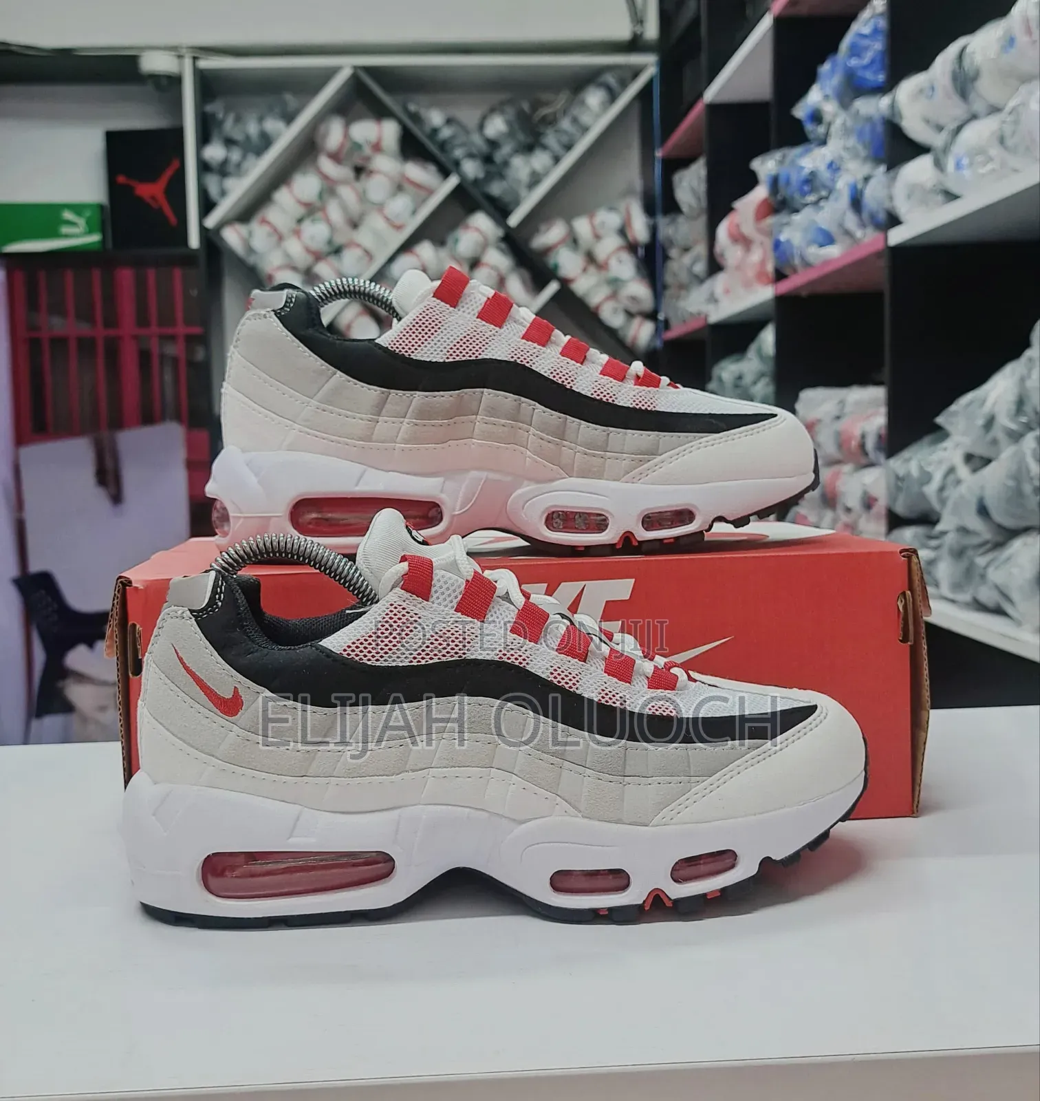 Airmax 95 Comet Red
Sizes : 40-45